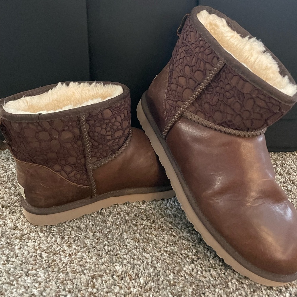 Short Leather Lace Ugg